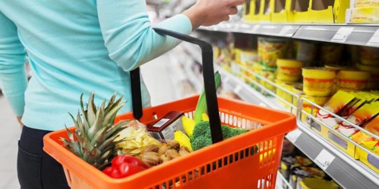 Un golpe más al bolsillo: Aumentan los precios de la canasta familiar