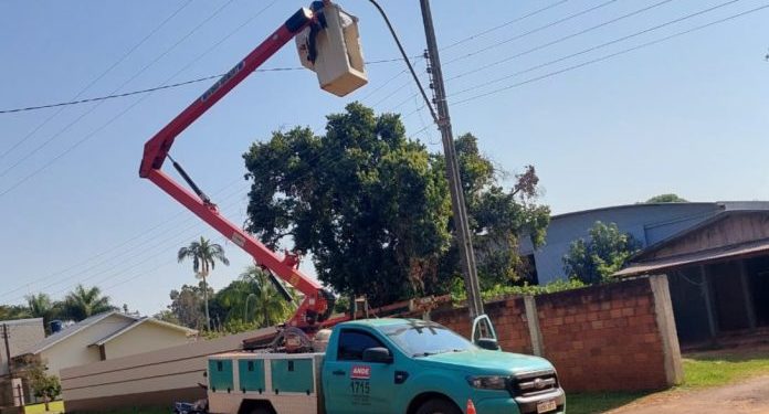 Mediante cortes programados la ANDE reparó alumbrados público y nuevos transformadores
