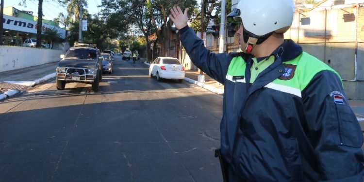 Solicitan paciencia ante tránsito colapsado por inicio de clases Solicitan paciencia ante tránsito colapsado por inicio de clases