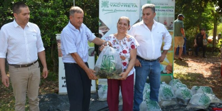 Entregaron alevines a piscicultores de San Juan del Paraná en Itapúa