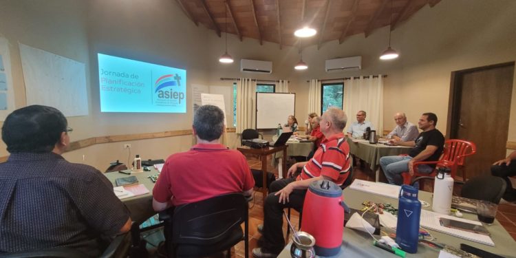 ASIEP prepara arduamente un plan de trabajo con miras a los próximos años. ASIEP prepara arduamente un plan de trabajo con miras a los próximos años.