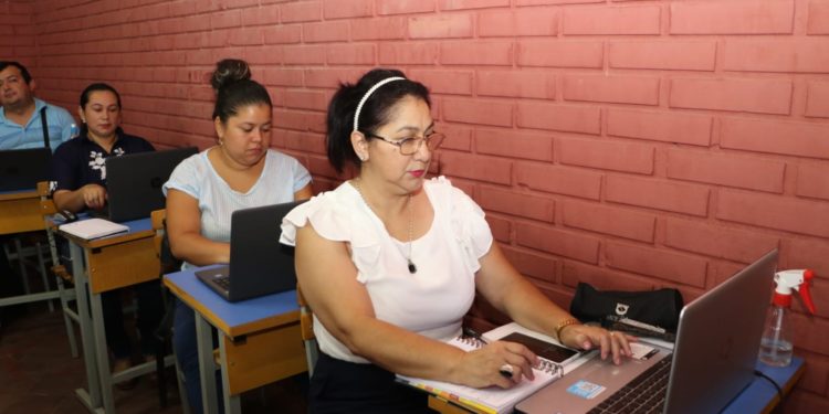 FEEI invierte más de G. 8.500 millones en programa de alfabetización digital de docentes de todo el país