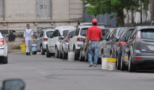 Silencio del consorcio encargado del estacionamiento tarifado preocupa a gremios de cuidacoches