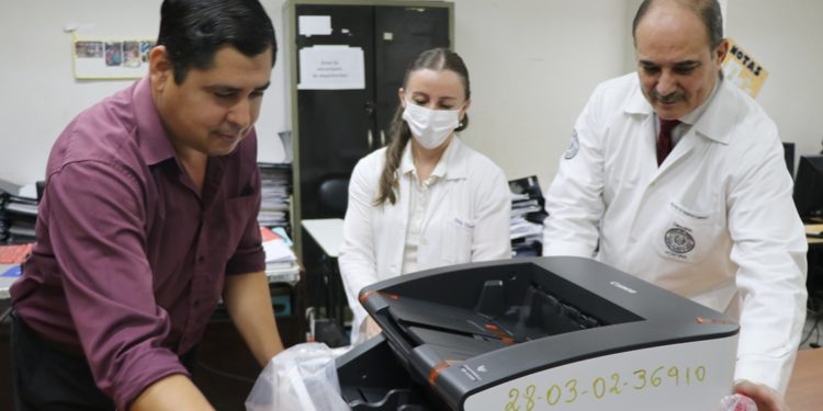 Clínicas adquirió equipamiento para avanzar hacia digitalización de su archivo central