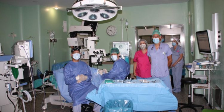 Realizan cirugías oculares gratuitas en el Sanatorio del Club de Leones