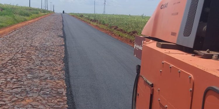 Prosiguen las tareas de mejoramiento vial y asistencia con agua potable en el Chaco Prosiguen las tareas de mejoramiento vial y asistencia con agua potable en el Chaco