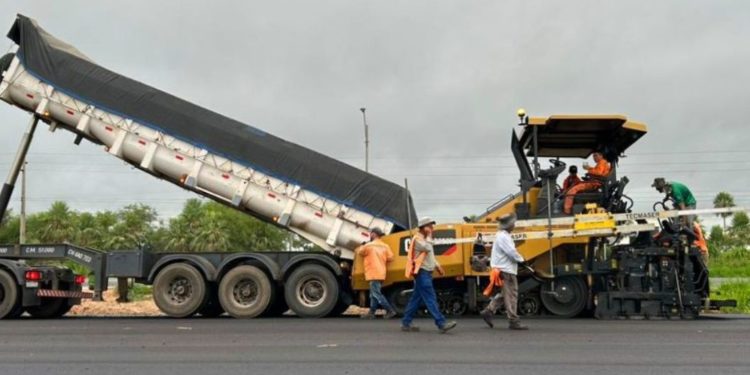 Ruta PY09: ejecutan capa inferior de concreto asfáltico en la zona de Pozo Colorado