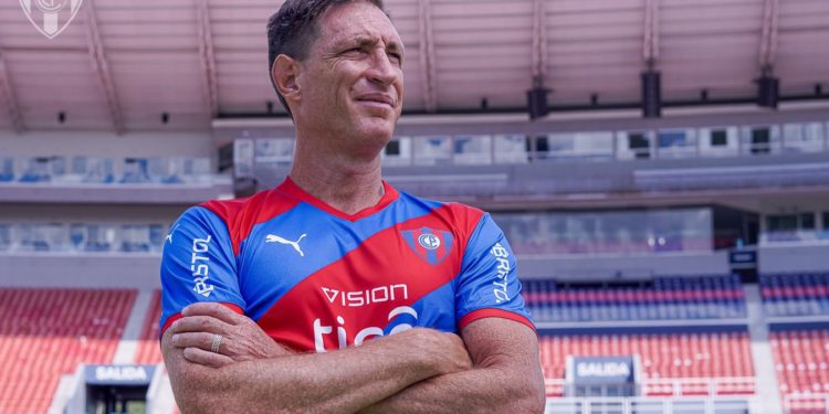 Boca Juniors buscaría un nuevo DT y Facundo Sava es uno de los apuntados