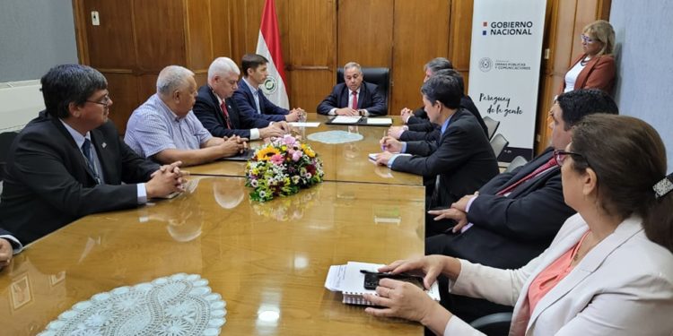 MOPC cede autorización para explotar energía eléctrica solar en el Chaco MOPC cede autorización para explotar energía eléctrica solar en el Chaco