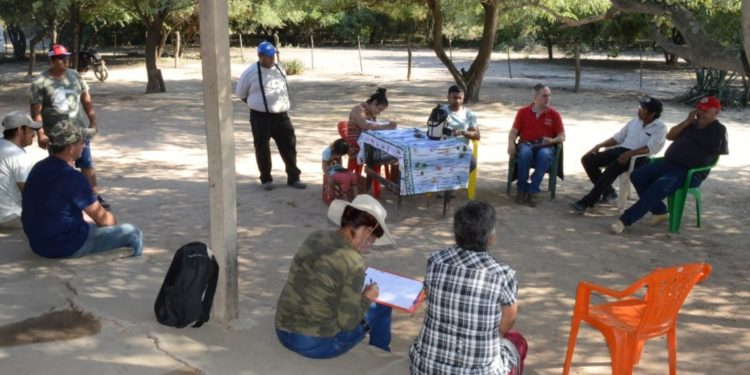 MADES visitó apiarios y se reunió con pobladores en el Chaco MADES visitó apiarios y se reunió con pobladores en el Chaco