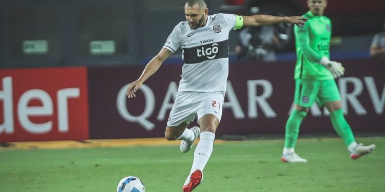 La sorpresa del superclásico podría ser la presencia de Antolín Alcaraz