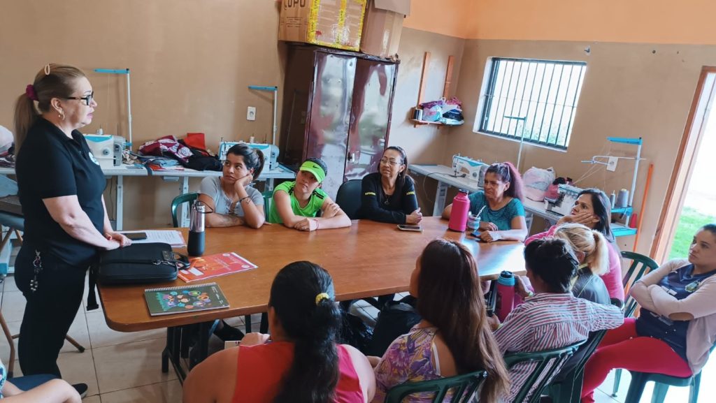 La confección de moda casual, sport y de vestir se instala en el penal de mujeres de Oviedo