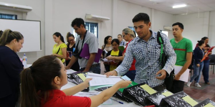 Becas universitarias EBY: recepción de carpetas se realiza hasta este viernes