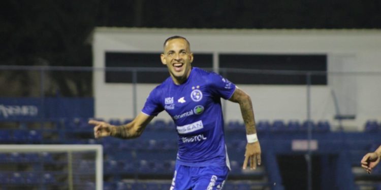 El futbolista Luis De la Cruz retornará a las canchas