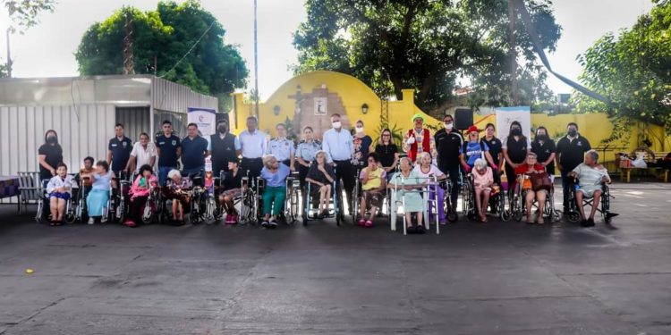 Fundación Visión donó sillas de ruedas al hogar San Francisco de Asís Fundación Visión donó sillas de ruedas al hogar San Francisco de Asís