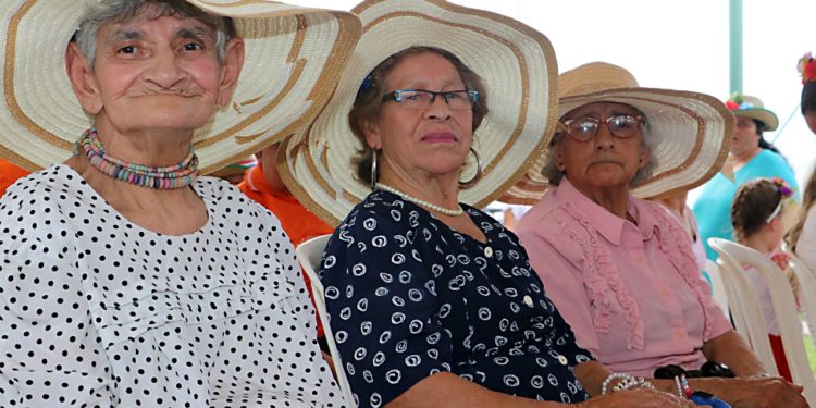 Más de 290.000 adultos mayores y otros pensionados percibirán mañana sus haberes Más de 290.000 adultos mayores y otros pensionados percibirán mañana sus haberes