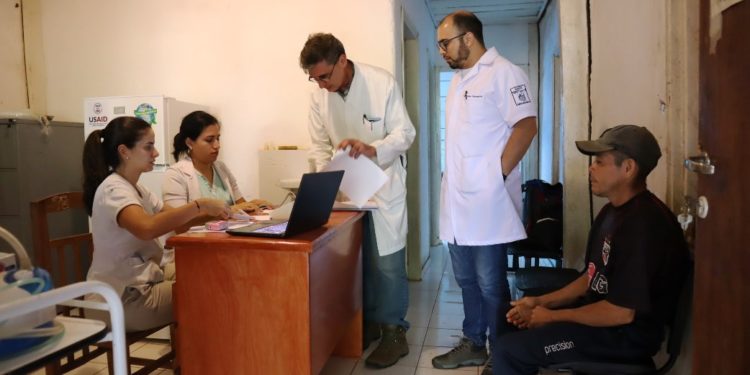 Especialistas asisten a comunidad indígena de Yby Pytá, Canindeyú