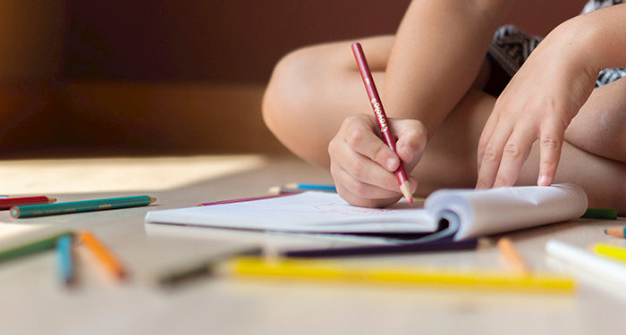 Realizan colecta benéfica para ayudar a los estudiantes de escasos recursos Realizan colecta benéfica para ayudar a los estudiantes de escasos recursos