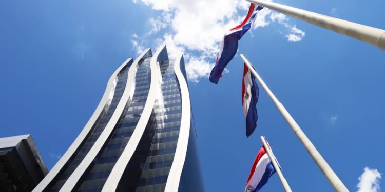 Paraguay lidera nuevamente el mejor ambiente económico de América Latina, según encuesta