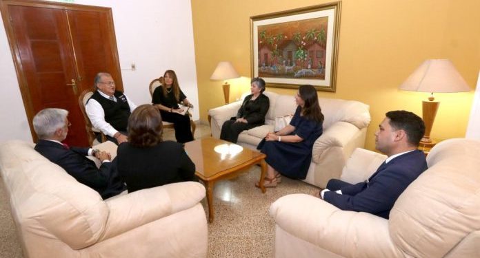 Embajadora de España resaltó el trabajo del Instituto del TSJE en pos de la Educación Electoral.￼