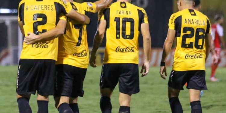 Guaraní venció de local a General Caballero JLM y recuperó la segunda ubicación