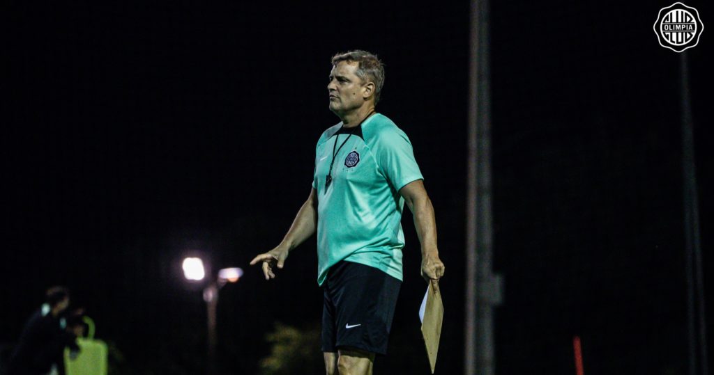 Diego Aguirre convocó a 23 futbolistas para el juego ante Patronato 