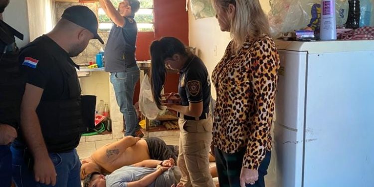 Lambaré: Cuatro imputados tras allanamiento e incautación de armas y sustancias estupefaciente