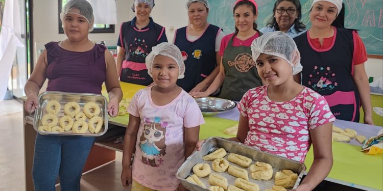 Preparan chipas en aula hospitalaria de “Niños de Acosta Ñu”