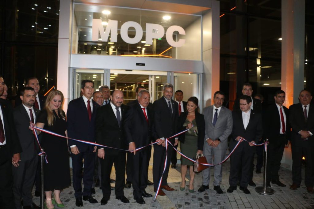 Con la inauguración de las Oficinas de Gobierno se marca el inicio de la reconversión y reactivación del centro de Asunción