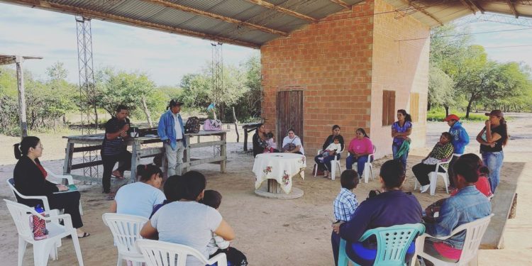 Mediante conversatorios pretenden inscribir a familias de la comunidad de Pirizal al programa Tekoporã