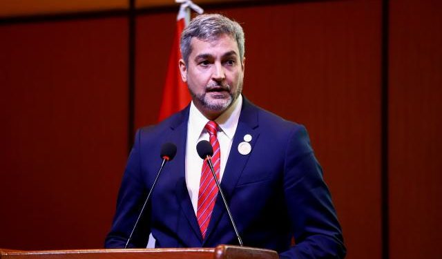 Presidente destaca la labor realizada por periodistas y promulga ley sobre conflictos de intereses