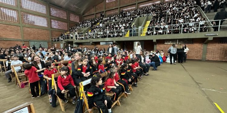 El Colegio Politécnico Johannes Gutenberg cumplió 35 años brindando Educación de Calidad El Colegio Politécnico Johannes Gutenberg cumplió 35 años brindando Educación de Calidad