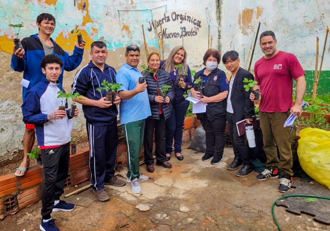Inició el curso de siembra de frutilla orgánica en Penitenciaría de Tacumbú