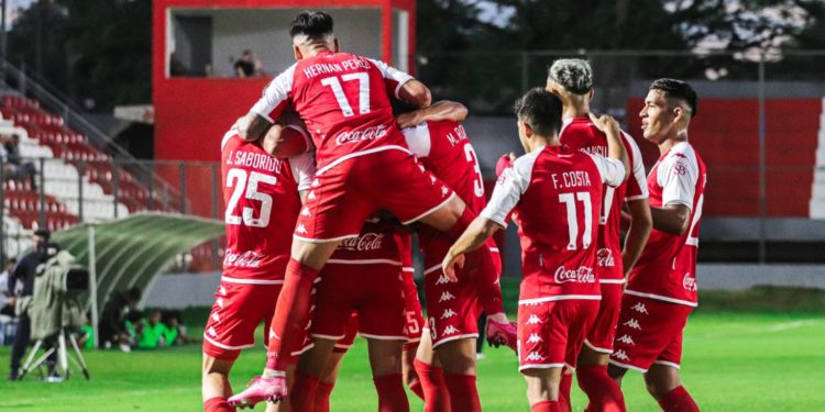 El Rojo Mallorquino consiguió una ajustada victoria ante el Tacua El Rojo Mallorquino consiguió una ajustada victoria ante el Tacua