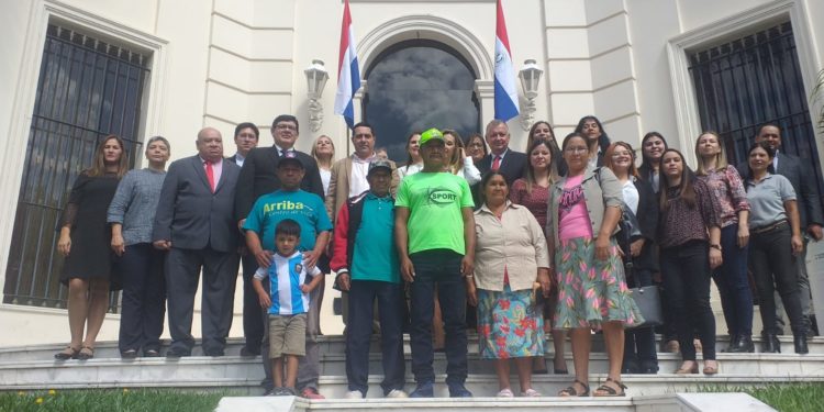 Gobierno reivindica derechos indígenas a través de la cesión de títulos de propiedad a comunidades Gobierno reivindica derechos indígenas a través de la cesión de títulos de propiedad a comunidades