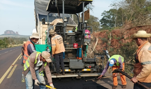 Suman nuevos asfaltados y distribuyen agua a comunidades en Villa Hayes