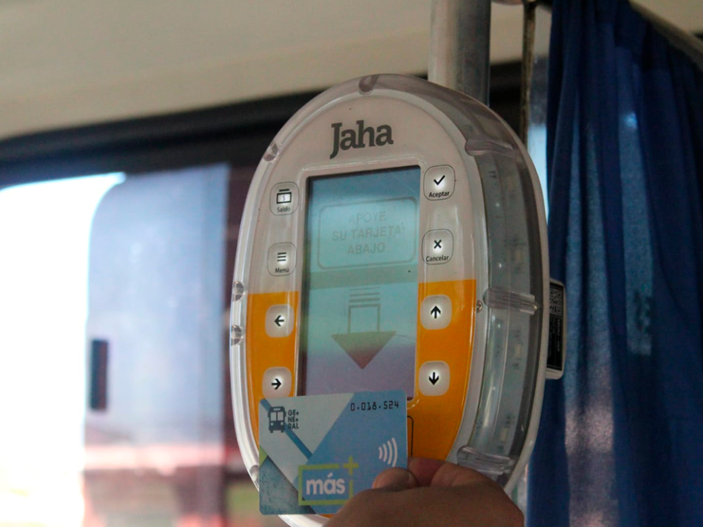 Iniciativa parlamentaria busca establecer boleto estudiantil para universitarios