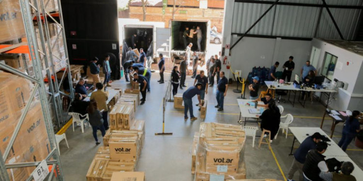 TSJE inició carga de maletines y máquinas de votación para enviar a todo el país