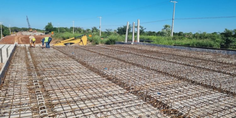 Construcción de puentes en el tramo Remanso –Falcón, con 88% de avance promedio