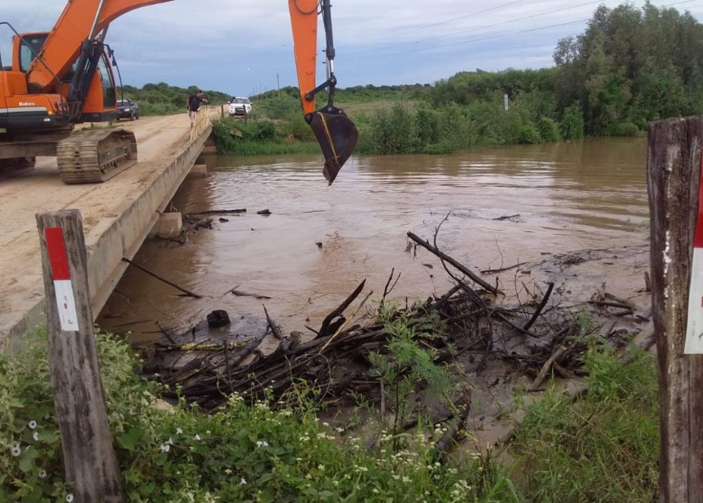Río Pilcomayo: ejecutan tareas de limpieza vegetal en la zona del fortín Gral. Díaz