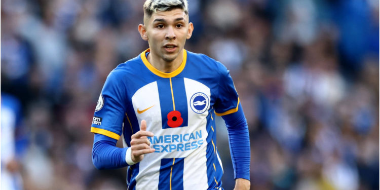 ¡Impresionante! Dos asistencias de Julio Enciso en la victoria parcial del Brighton