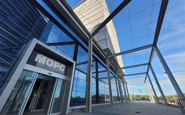 MOPC inició traslado a Oficinas de Gobierno en puerto de Asunción