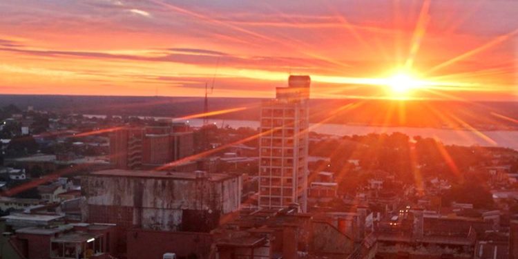 Anuncian día fresco a cálido con vientos del sur