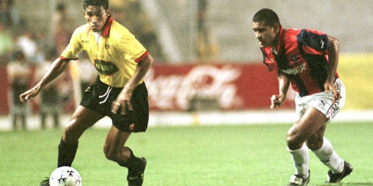 Antecedentes de Cerro Porteño enfrentando a equipos de Ecuador