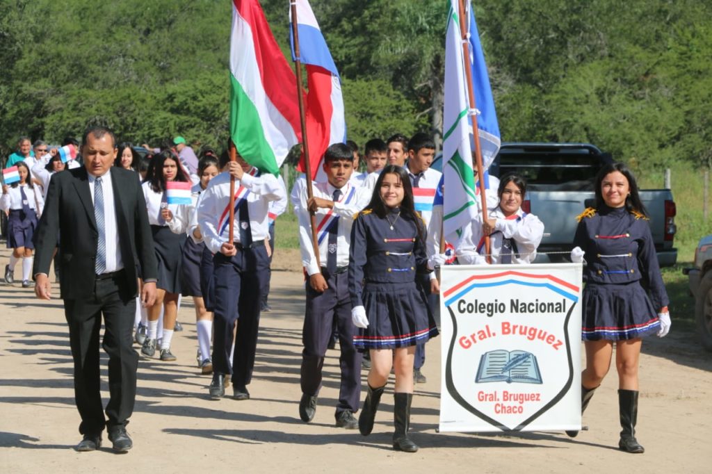 Pobladores de General Bruguez celebran obra que impactará en el desarrollo del Chaco Pobladores de General Bruguez celebran obra que impactará en el desarrollo del Chaco