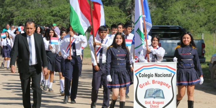 Pobladores de General Bruguez celebran obra que impactará en el desarrollo del Chaco Pobladores de General Bruguez celebran obra que impactará en el desarrollo del Chaco