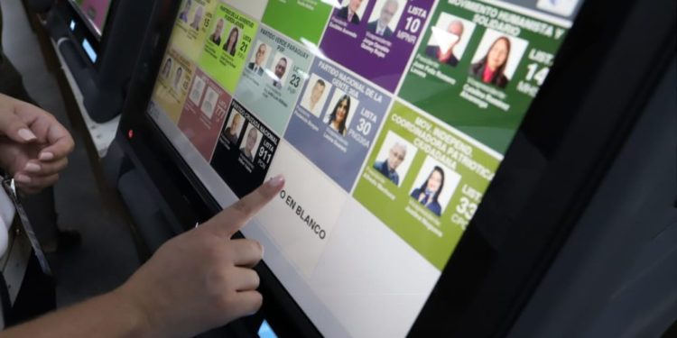 Más de 41.000 paraguayos en el extranjero habilitados para votar en elecciones generales