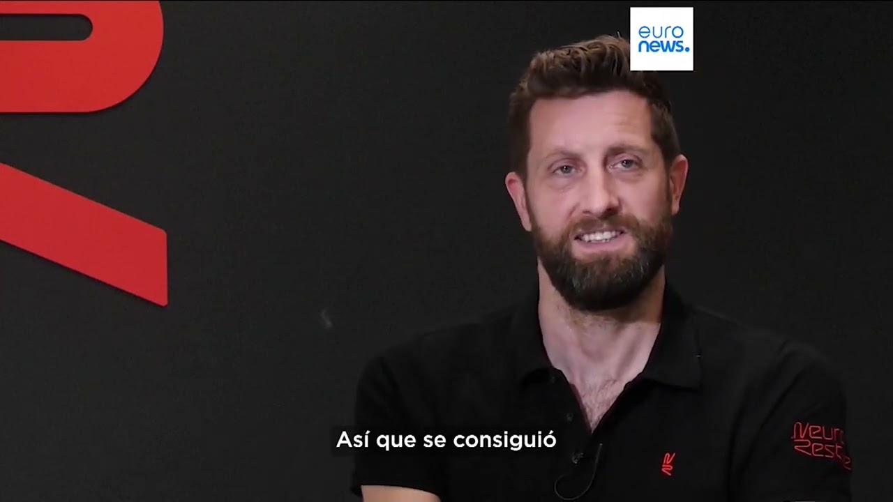 Un hombre vuelve a caminar gracias a implantes cerebrales