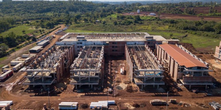 Gran Hospital del Sur registra avance del 30% en la capital de Itapúa