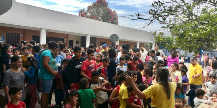 Con una sonrisa brindan asistencia integral a familias de diversas zonas Con una sonrisa brindan asistencia integral a familias de diversas zonas